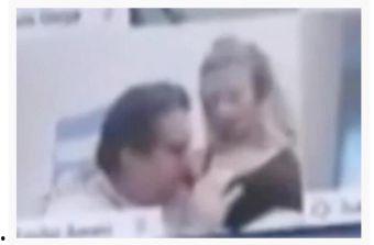 吃奶揉胸在线视频,背后真相引人深思