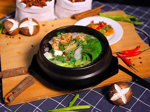 砂锅老板在线视频,传统美食制作背后的故事